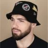 NEW ERA All Over Patch Bucket Black -Arrêt. Aller. Chapeau. all over patch bucket black