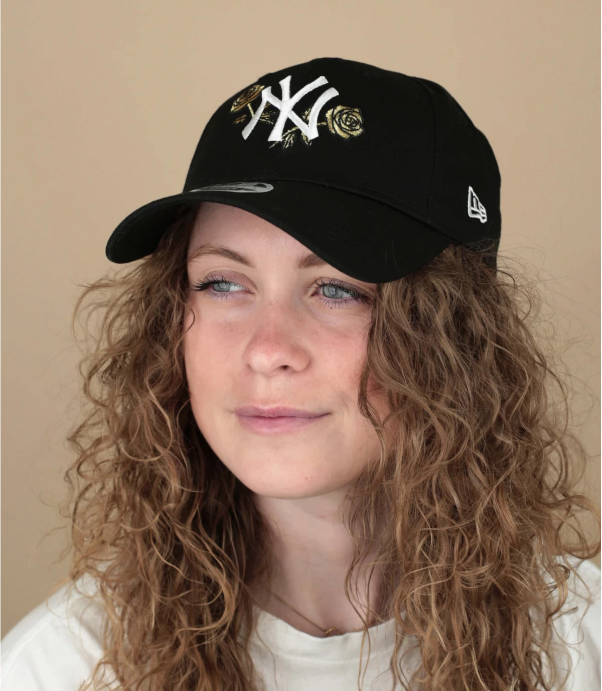 NEW ERA Casquette Wmn Floral Metallic 940 NY Black 3 NEW ERA Casquette Wmn Floral Metallic 940 NY Black