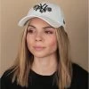 NEW ERA Casquette Wmn Floral Metallic 940 NY White 1 NEW ERA Casquette Wmn Floral Metallic 940 NY White -Arrêt. Aller. Chapeau. casquette wmn floral metallic 940 ny white