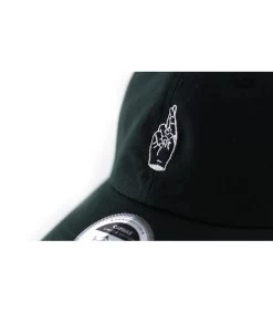 Curve Badluck Black -Arrêt. Aller. Chapeau. curve badluck blackcap20curve20doigts20croises20noire