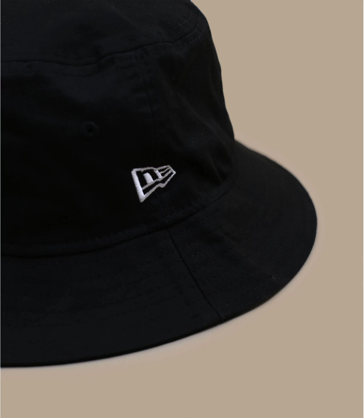 NEW ERA Essential Tapered Bucket Black 4 NEW ERA Essential Tapered Bucket Black – Image 2