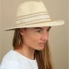 Seeberger Fedora Shiny Insert Linen Gold -Arrêt. Aller. Chapeau. fedora shiny insert linen gold