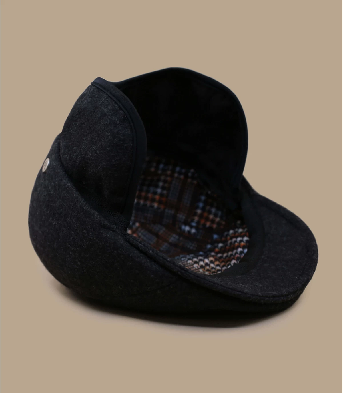 Ilyan Earflap Noir 5 Ilyan Earflap Noir – Image 3