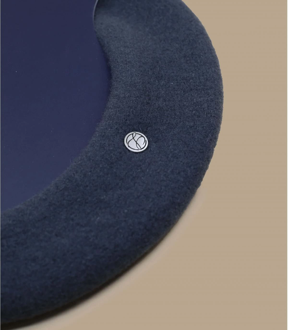 L'Authentique Anthracite 4 L'Authentique Anthracite – Image 2