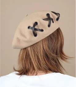 Lio Sable Cacao 9 Lio Sable Cacao -Arrêt. Aller. Chapeau. lio sable cocoaHeritage20par20Laulhere20beret20beige20lien20cuir